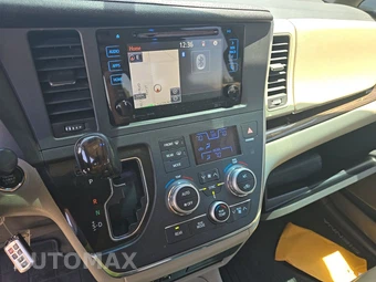 2016 Toyota Sienna XLE 8-Passenger 119.3" WB - miniatura 11