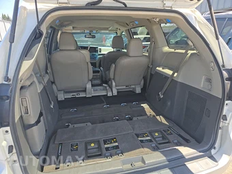 2016 Toyota Sienna XLE 8-Passenger 119.3" WB - miniatura 16