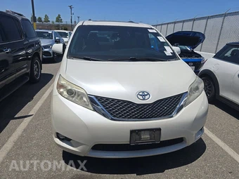 2016 Toyota Sienna XLE 8-Passenger 119.3" WB - miniatura 2