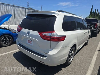 2016 Toyota Sienna XLE 8-Passenger 119.3" WB - miniatura 4