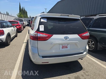 2016 Toyota Sienna XLE 8-Passenger 119.3" WB - miniatura 5