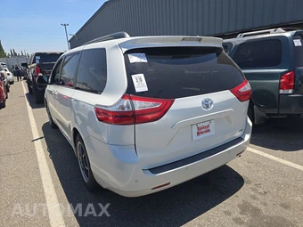 2016 Toyota Sienna XLE 8-Passenger 119.3" WB - miniatura 6