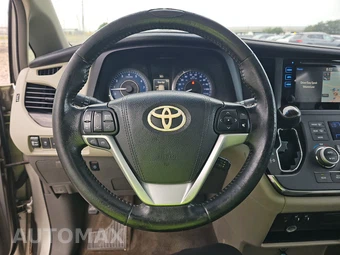 2016 Toyota Sienna XLE 8-Passenger 119.3" WB - miniatura 10