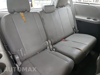 2016 Toyota Sienna XLE 8-Passenger 119.3" WB - miniatura 14