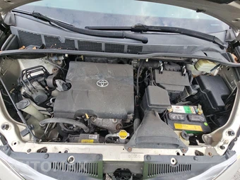 2016 Toyota Sienna XLE 8-Passenger 119.3" WB - miniatura 16