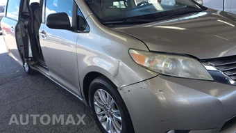 2016 Toyota Sienna XLE 8-Passenger 119.3" WB - miniatura 31
