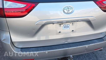 2016 Toyota Sienna XLE 8-Passenger 119.3" WB - miniatura 36