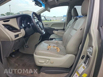 2016 Toyota Sienna XLE 8-Passenger 119.3" WB - miniatura 7