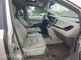 2016 Toyota Sienna XLE 8-Passenger 119.3" WB - miniatura 8
