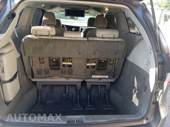 2016 Toyota Sienna XLE Premium 8-Passenger 119.3" WB - miniatura 11