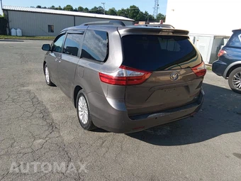 2016 Toyota Sienna XLE Premium 8-Passenger 119.3" WB - miniatura 3