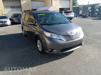 2016 Toyota Sienna XLE Premium 8-Passenger 119.3" WB - miniatura 4