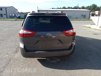 2016 Toyota Sienna XLE Premium 8-Passenger 119.3" WB - miniatura 6