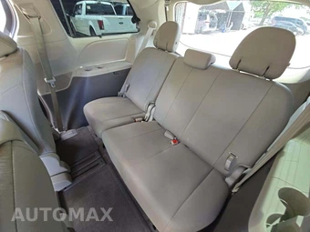 2016 Toyota Sienna XLE Premium 8-Passenger 119.3" WB - miniatura 14