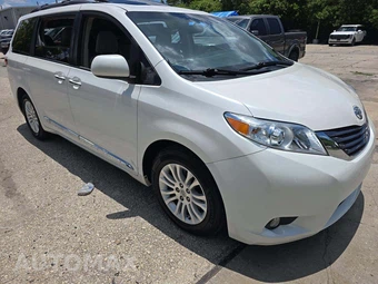 2016 Toyota Sienna XLE Premium 8-Passenger 119.3" WB - miniatura 4