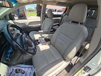 2016 Toyota Sienna XLE Premium 8-Passenger 119.3" WB - miniatura 6
