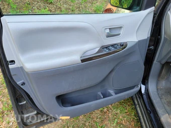 2016 Toyota Sienna XLE Premium 8-Passenger 119.3" WB - miniatura 13