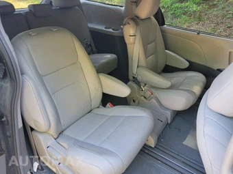 2016 Toyota Sienna XLE Premium 8-Passenger 119.3" WB - miniatura 20