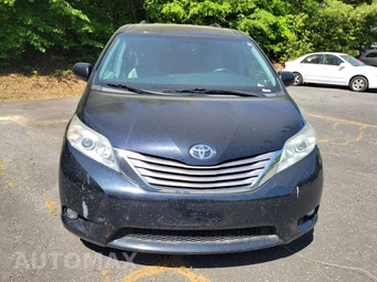2016 Toyota Sienna XLE Premium 8-Passenger 119.3" WB - miniatura 5