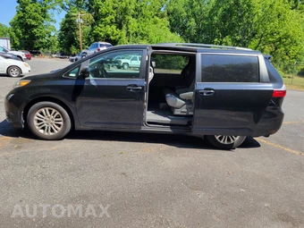 2016 Toyota Sienna XLE Premium 8-Passenger 119.3" WB - miniatura 8