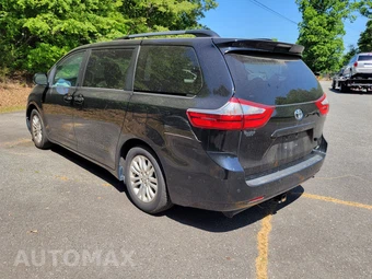 2016 Toyota Sienna XLE Premium 8-Passenger 119.3" WB - miniatura 9