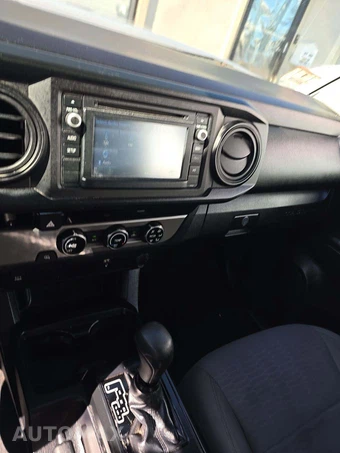2016 Toyota Tacoma SR Crew Cab Medium Bed - miniatura 10
