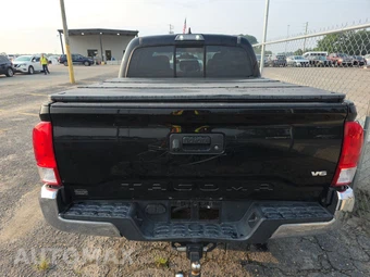 2016 Toyota Tacoma SR5 Crew Cab Medium Bed - miniatura 5