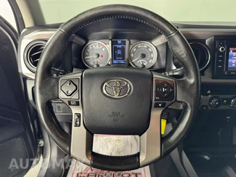 2016 Toyota Tacoma SR5 Crew Cab Medium Bed - miniatura 13
