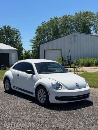 2016 Volkswagen Beetle 1.8T S Hatchback - miniatura 3