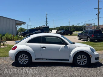 2016 Volkswagen Beetle 1.8T S Hatchback - miniatura 4