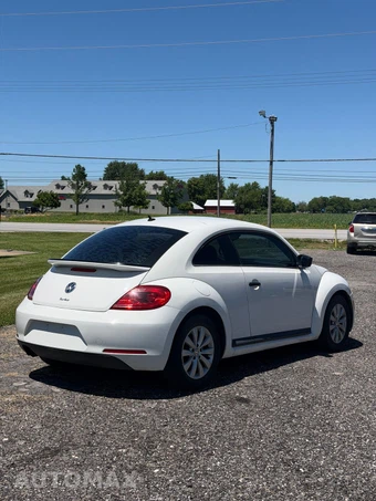 2016 Volkswagen Beetle 1.8T S Hatchback - miniatura 5