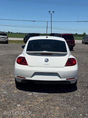 2016 Volkswagen Beetle 1.8T S Hatchback - miniatura 6