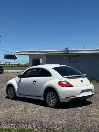 2016 Volkswagen Beetle 1.8T S Hatchback - miniatura 7