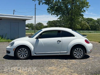2016 Volkswagen Beetle 1.8T S Hatchback - miniatura 8