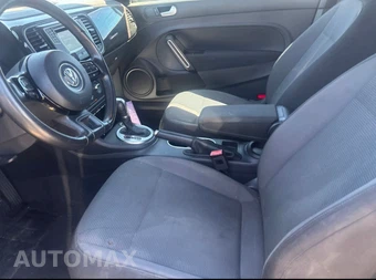2016 Volkswagen Beetle 1.8T S Hatchback - miniatura 9