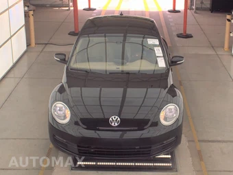 2016 Volkswagen Beetle 1.8T SE Hatchback – miniatura 2
