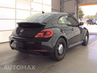 2016 Volkswagen Beetle 1.8T SE Hatchback – miniatura 4
