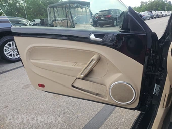 2016 Volkswagen Beetle 1.8T SE Hatchback – miniatura 9