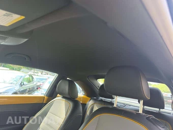 2016 Volkswagen Beetle Dune Hatchback – miniatura 11