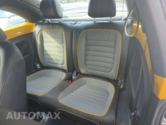 2016 Volkswagen Beetle Dune Hatchback – miniatura 13