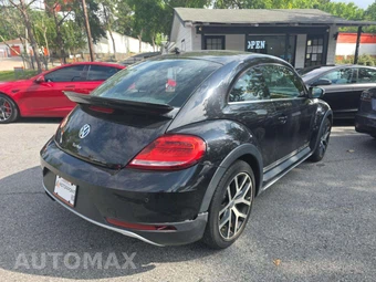 2016 Volkswagen Beetle Dune Hatchback – miniatura 3