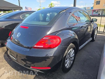 2016 Volkswagen Beetle Wolfsburg Edition Hatchback – miniatura 3