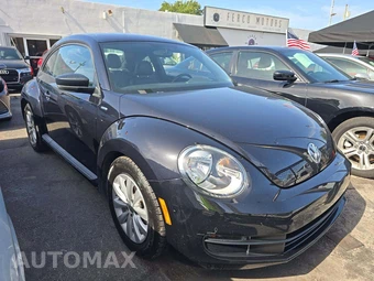2016 Volkswagen Beetle Wolfsburg Edition Hatchback – miniatura 4