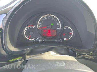 2016 Volkswagen Beetle Wolfsburg Edition Hatchback – miniatura 9