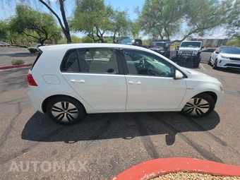 2016 Volkswagen e-Golf SE Hatchback – miniatura 4