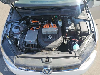2016 Volkswagen e-Golf SE Hatchback – miniatura 28