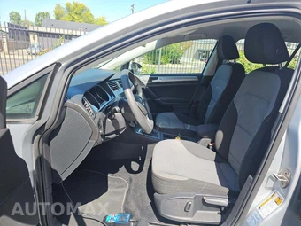 2016 Volkswagen e-Golf SE Hatchback – miniatura 3