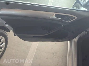2016 Volkswagen e-Golf SE Hatchback – miniatura 9