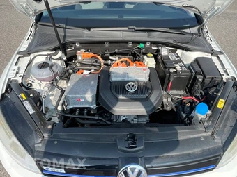 2016 Volkswagen e-Golf SE Hatchback - miniatura 17