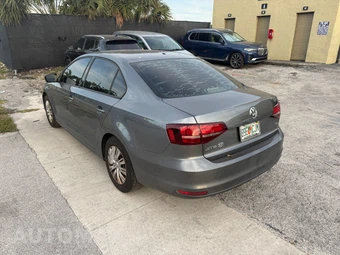 2016 Volkswagen Jetta S – miniatura 3